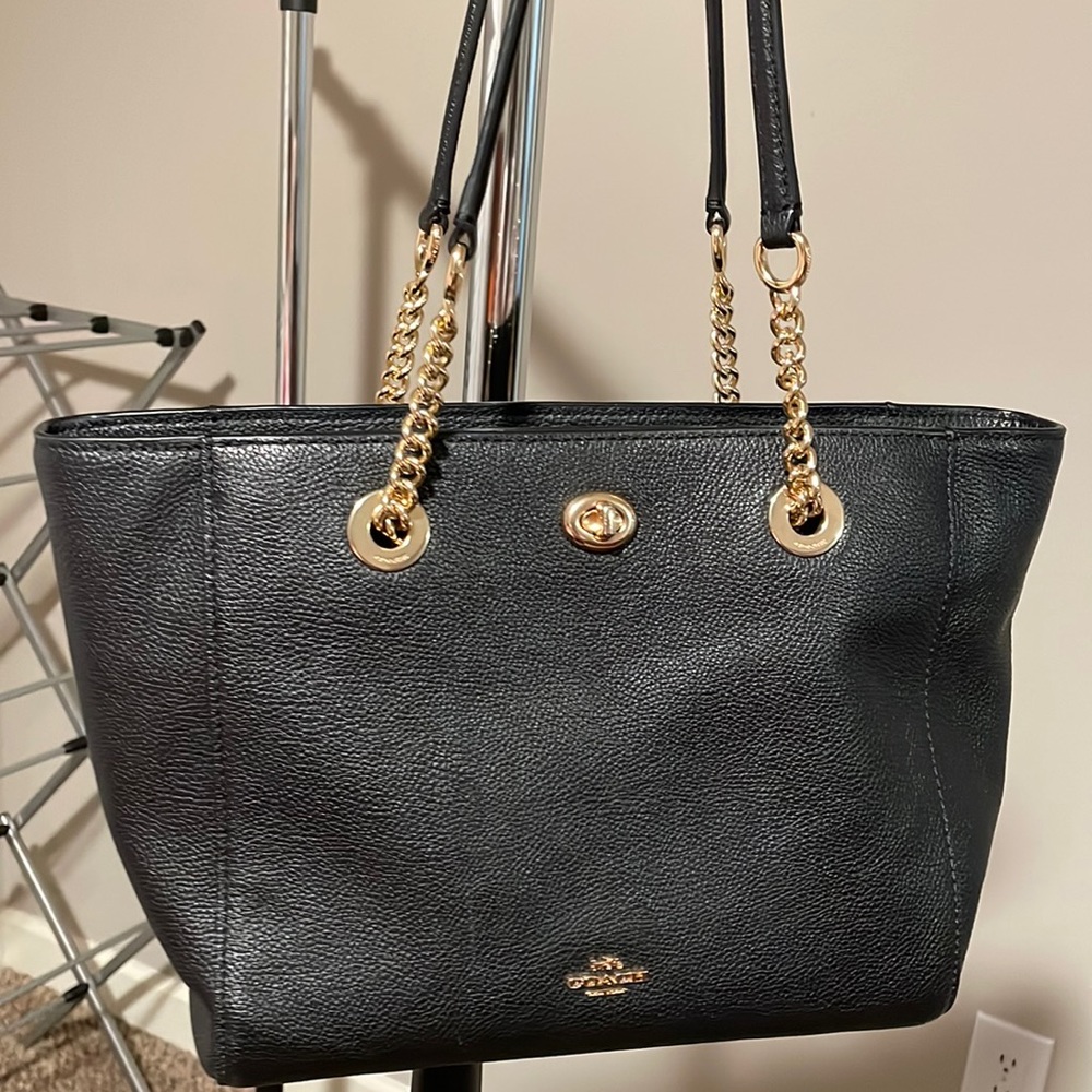 COACH Women's Pebbled Turnlock Chain Tote 27